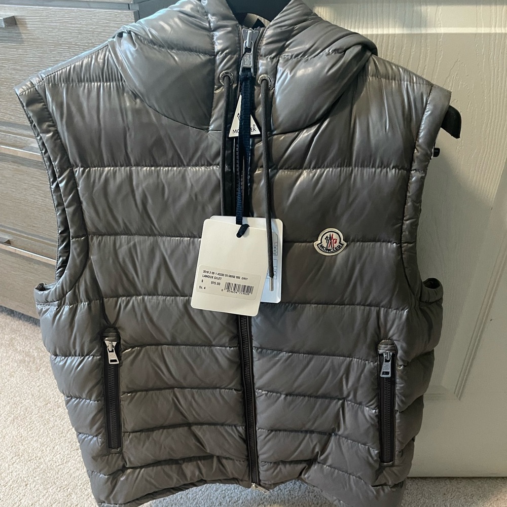 Moncler Lanoux Gilet size 4 (42) Grey